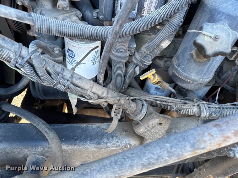 image for item DT0543 2005 Mack CXN613 truck cab and chassis