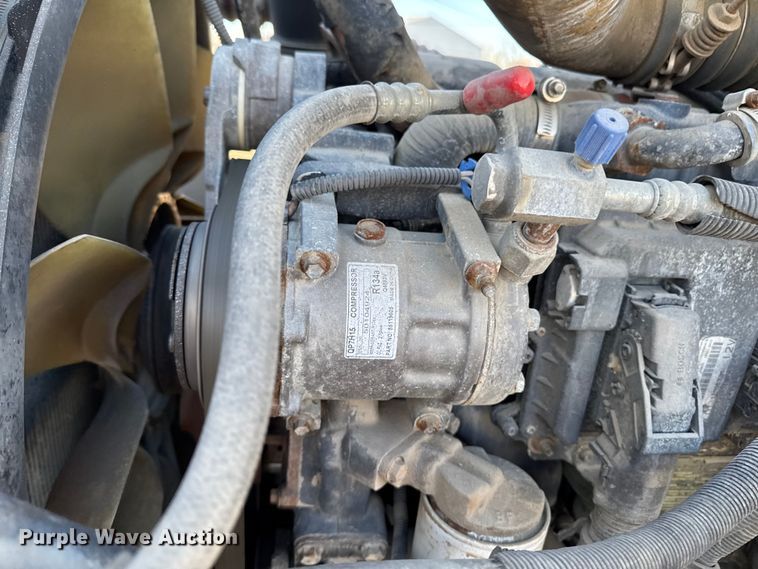 image for item DT0543 2005 Mack CXN613 truck cab and chassis