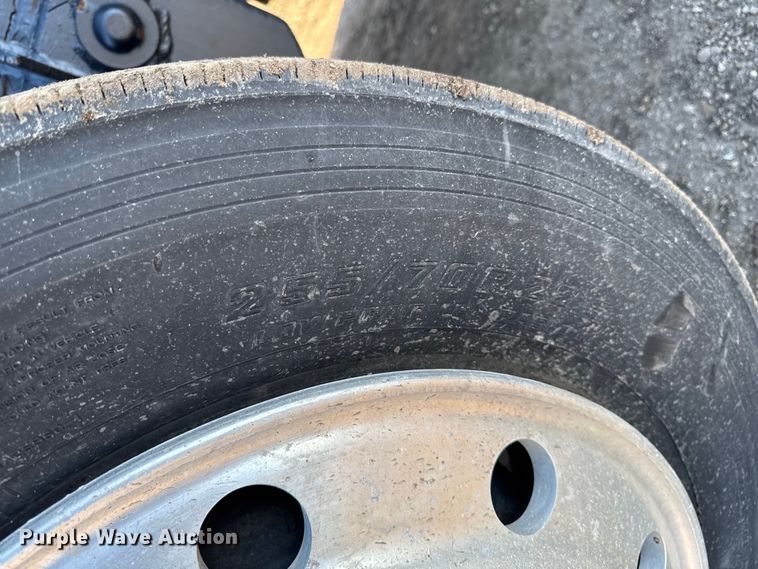 image for item DT0543 2005 Mack CXN613 truck cab and chassis