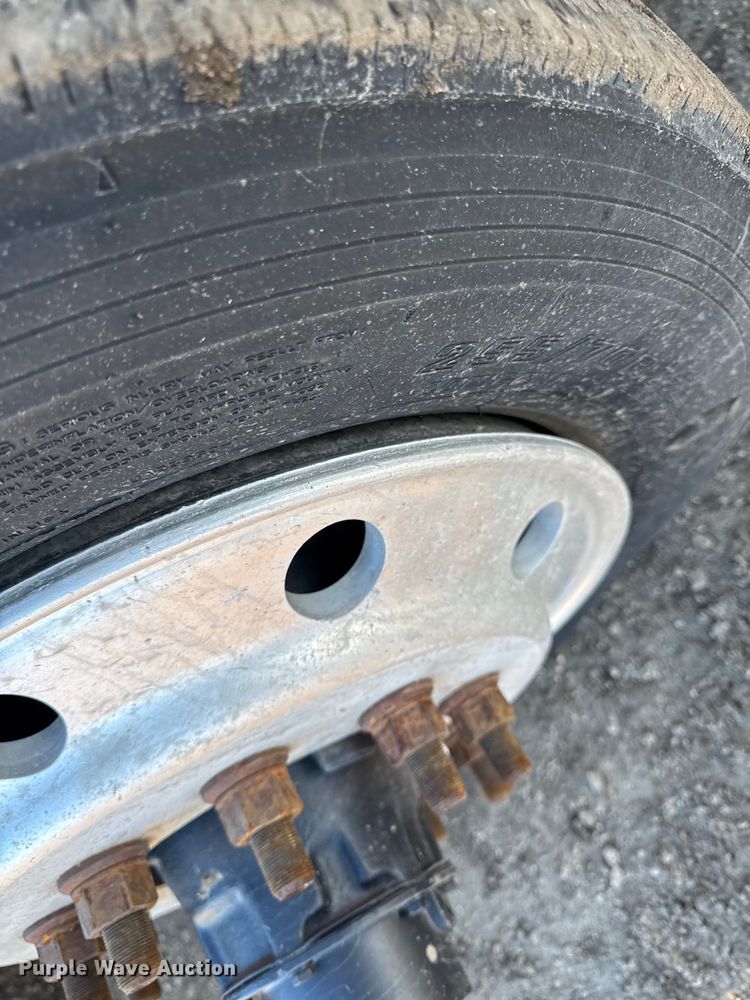 image for item DT0543 2005 Mack CXN613 truck cab and chassis