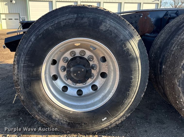 image for item DT0543 2005 Mack CXN613 truck cab and chassis