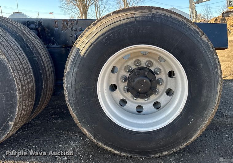 image for item DT0543 2005 Mack CXN613 truck cab and chassis