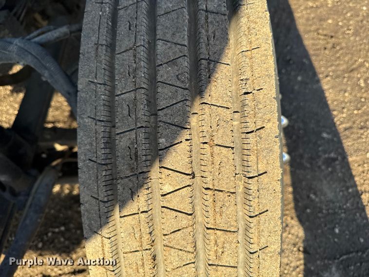 image for item DT0543 2005 Mack CXN613 truck cab and chassis