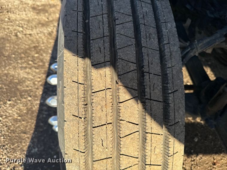 image for item DT0543 2005 Mack CXN613 truck cab and chassis