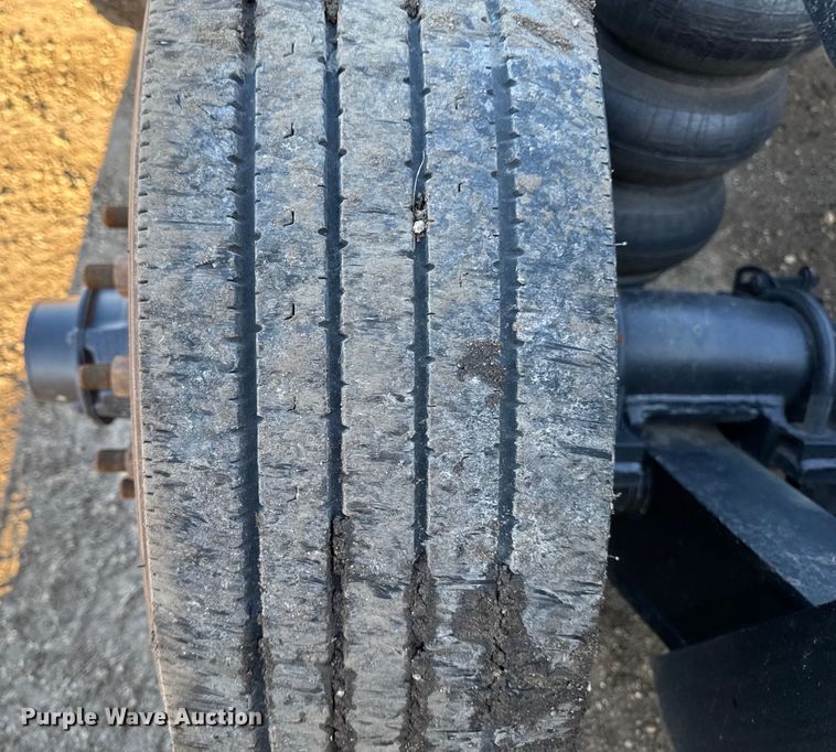 image for item DT0543 2005 Mack CXN613 truck cab and chassis