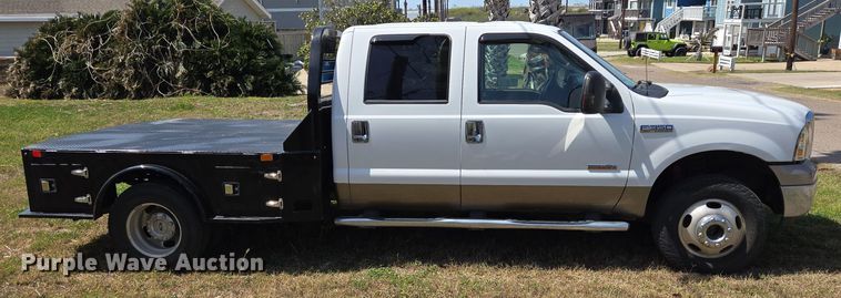 image for item DT4751 2005 Ford F350 Super Duty Crew Cab flatbed pickup truck