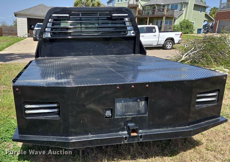 image for item DT4751 2005 Ford F350 Super Duty Crew Cab flatbed pickup truck