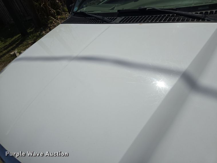 image for item DT4751 2005 Ford F350 Super Duty Crew Cab flatbed pickup truck