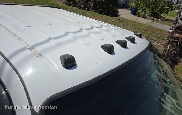 image for item DT4751 2005 Ford F350 Super Duty Crew Cab flatbed pickup truck