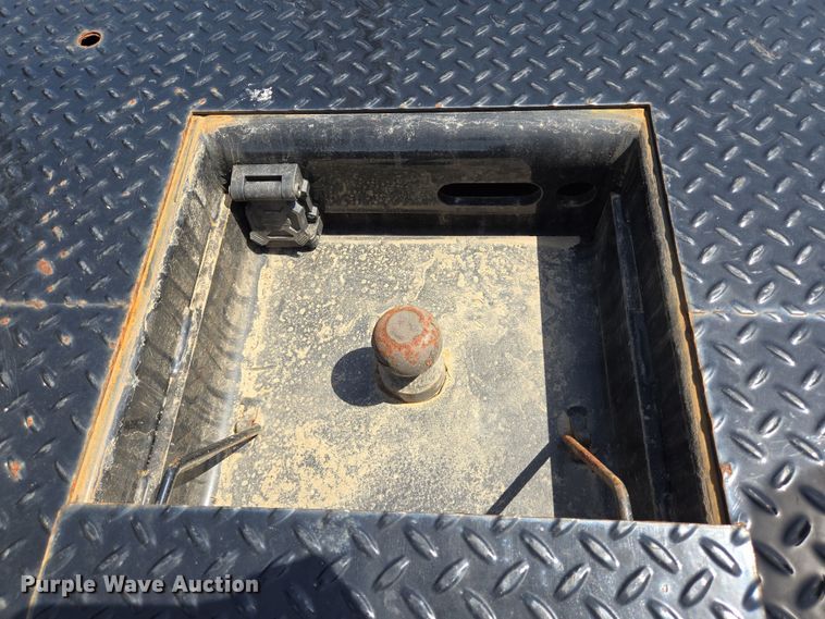 image for item DT4751 2005 Ford F350 Super Duty Crew Cab flatbed pickup truck