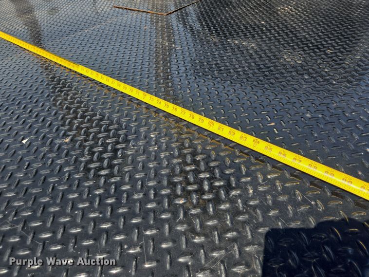 image for item DT4751 2005 Ford F350 Super Duty Crew Cab flatbed pickup truck