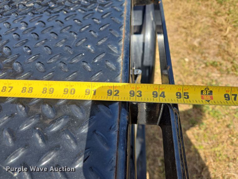 image for item DT4751 2005 Ford F350 Super Duty Crew Cab flatbed pickup truck