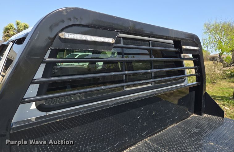 image for item DT4751 2005 Ford F350 Super Duty Crew Cab flatbed pickup truck