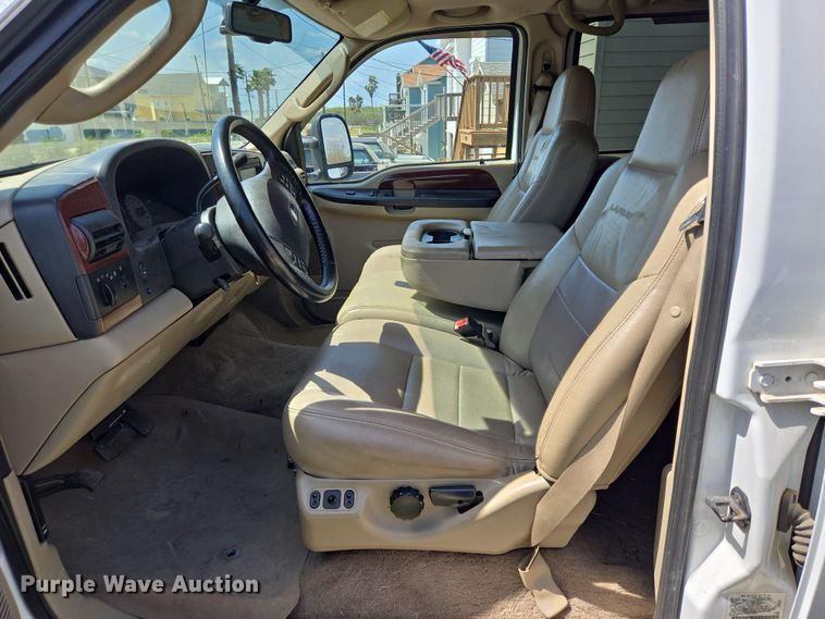 image for item DT4751 2005 Ford F350 Super Duty Crew Cab flatbed pickup truck