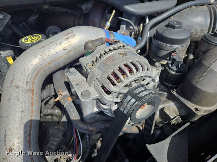 image for item DT4751 2005 Ford F350 Super Duty Crew Cab flatbed pickup truck