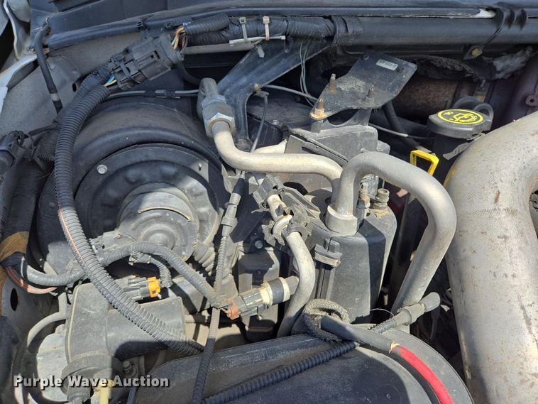 image for item DT4751 2005 Ford F350 Super Duty Crew Cab flatbed pickup truck