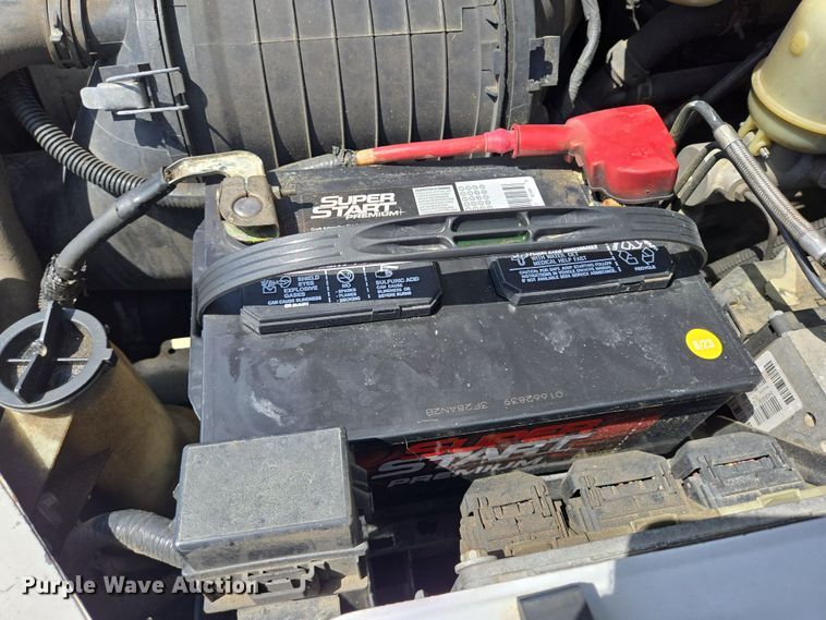 image for item DT4751 2005 Ford F350 Super Duty Crew Cab flatbed pickup truck