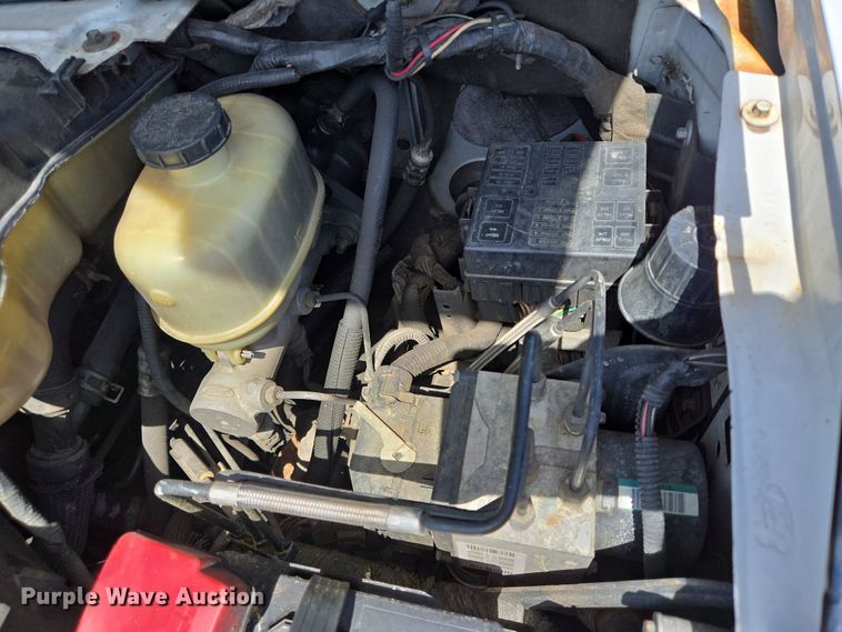 image for item DT4751 2005 Ford F350 Super Duty Crew Cab flatbed pickup truck