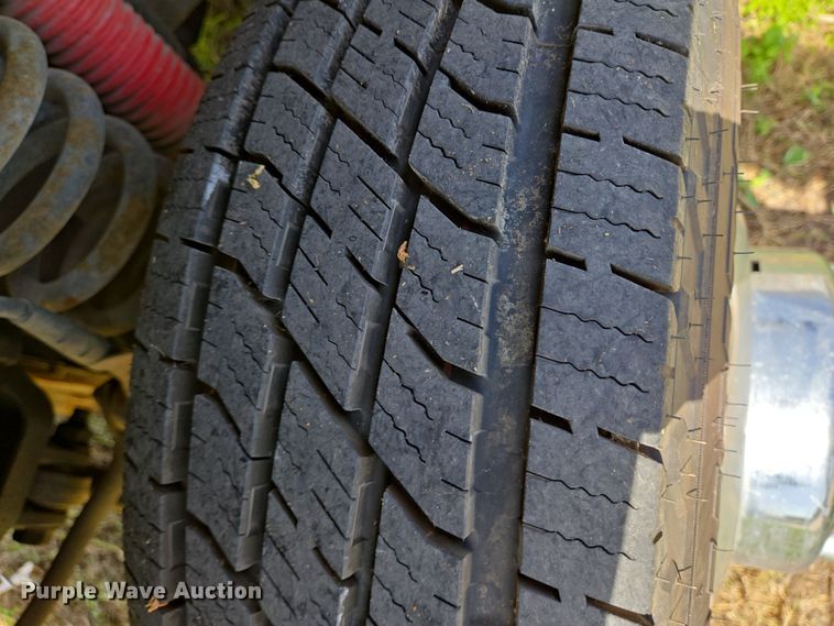 image for item DT4751 2005 Ford F350 Super Duty Crew Cab flatbed pickup truck