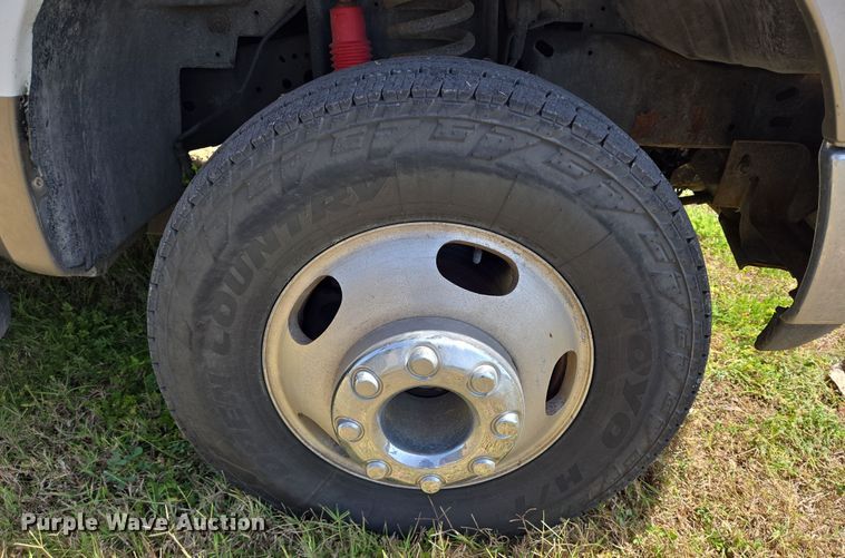 image for item DT4751 2005 Ford F350 Super Duty Crew Cab flatbed pickup truck