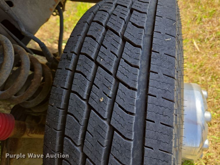 image for item DT4751 2005 Ford F350 Super Duty Crew Cab flatbed pickup truck