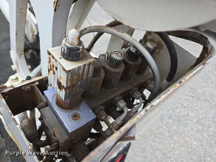 image for item DT4758 2011 Ford F450 Super Duty utility / service truck