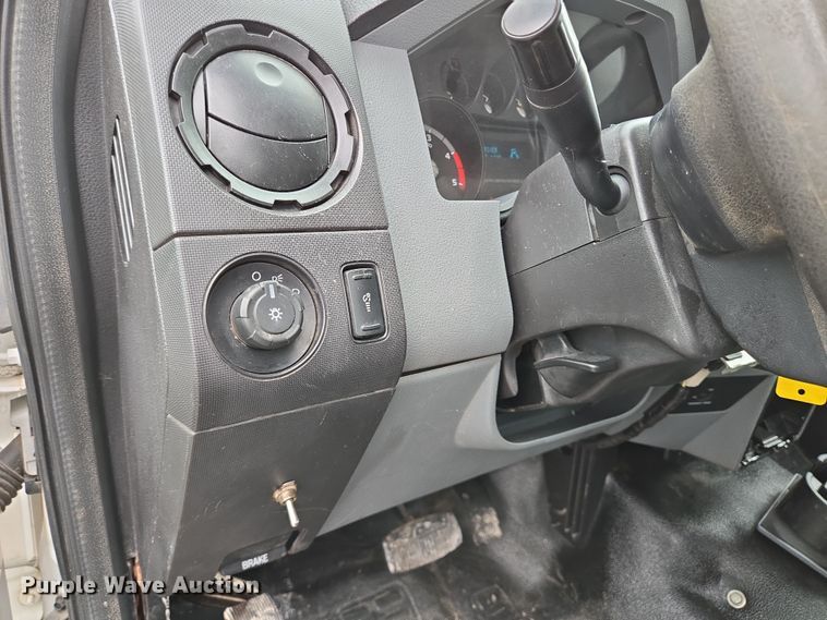 image for item DT4758 2011 Ford F450 Super Duty utility / service truck