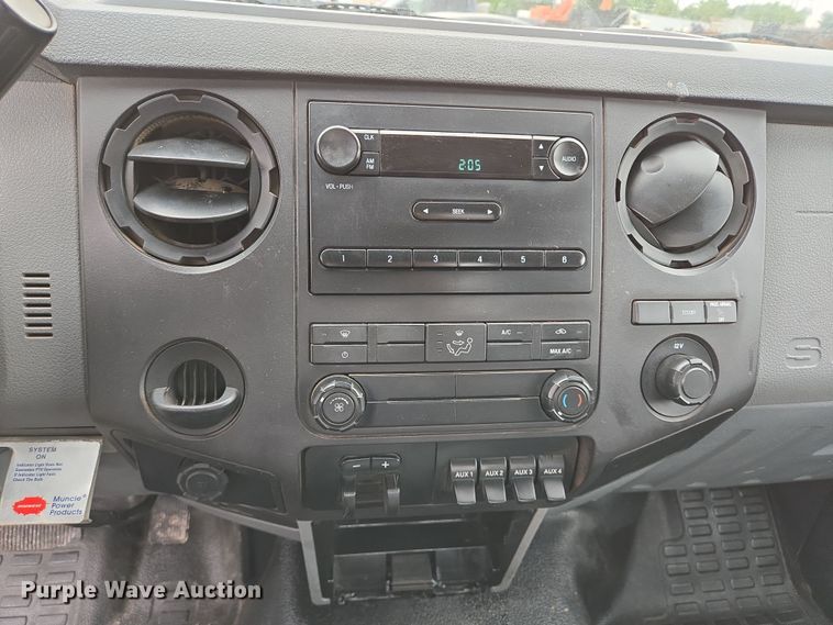 image for item DT4758 2011 Ford F450 Super Duty utility / service truck