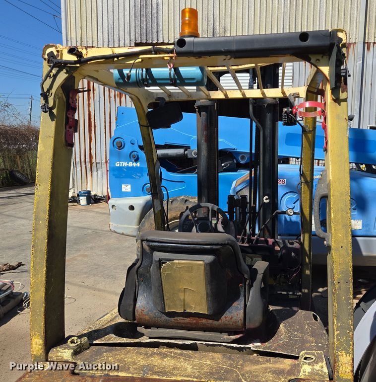 image for item DT4759 2007 Hyster H60 forklift