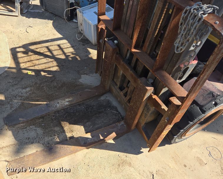 image for item DT4759 2007 Hyster H60 forklift