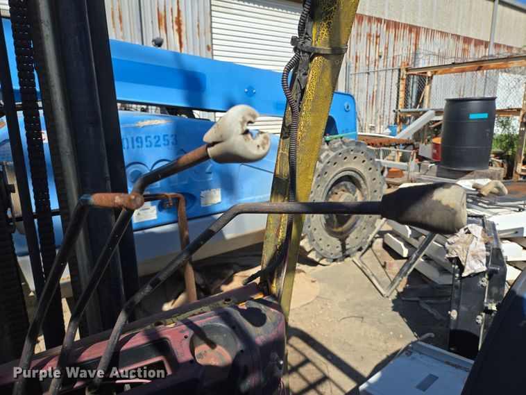 image for item DT4759 2007 Hyster H60 forklift