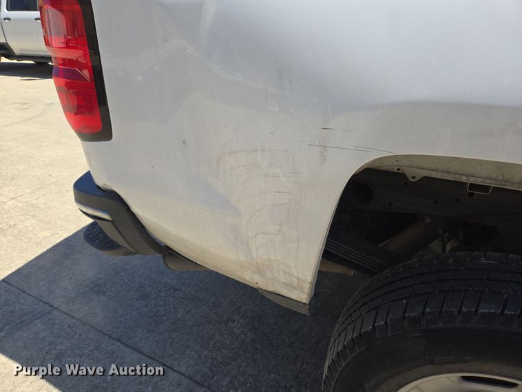 image for item DT4795 2016 Chevrolet Silverado 2500HD Crew Cab pickup truck