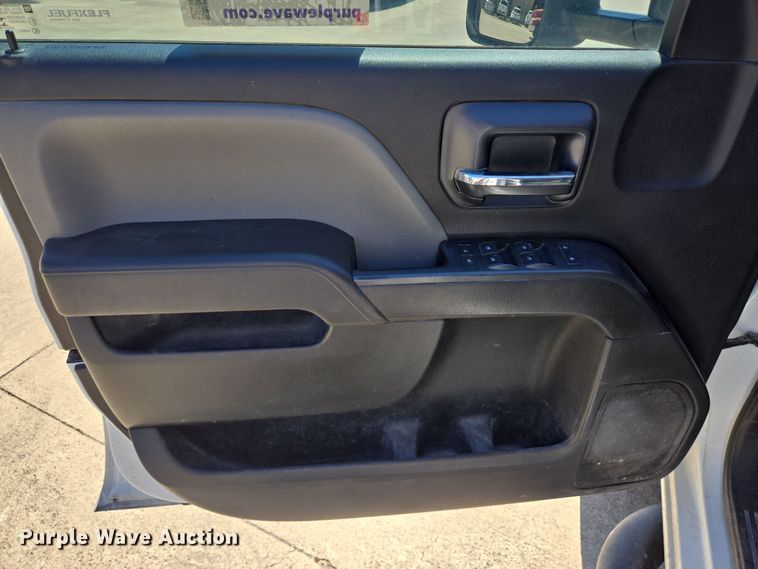 image for item DT4795 2016 Chevrolet Silverado 2500HD Crew Cab pickup truck