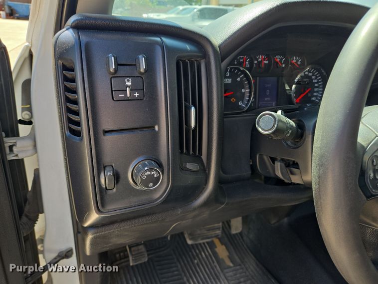 image for item DT4795 2016 Chevrolet Silverado 2500HD Crew Cab pickup truck