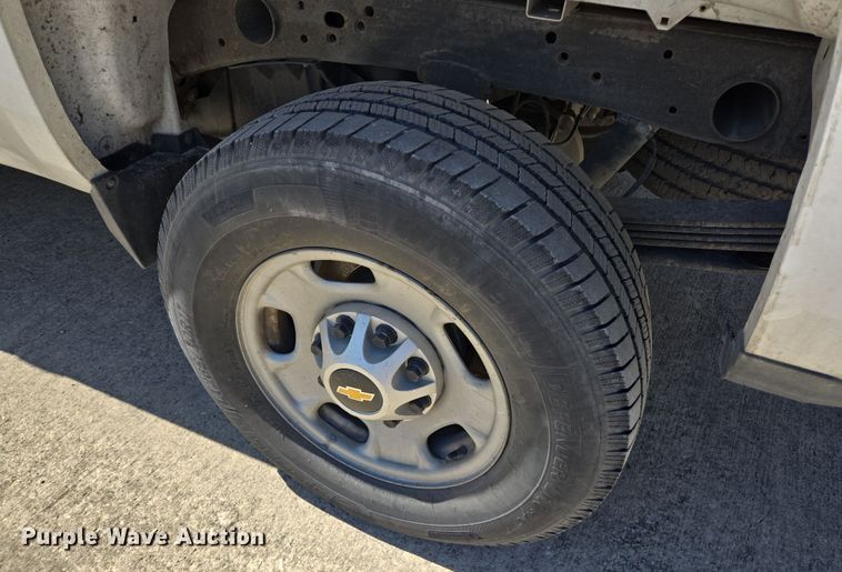 image for item DT4795 2016 Chevrolet Silverado 2500HD Crew Cab pickup truck