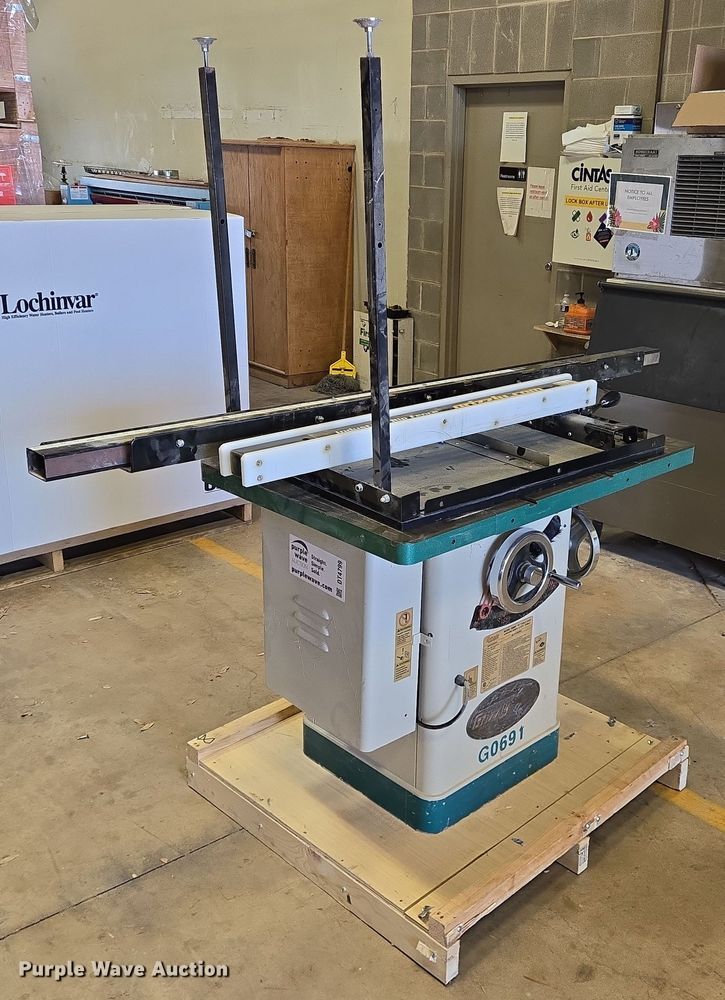 image for item DT4799 2014 Grizzly G0691 table saw