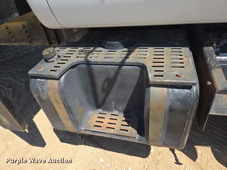 image for item DT4800 1999 GMC C6500 pressure digger truck