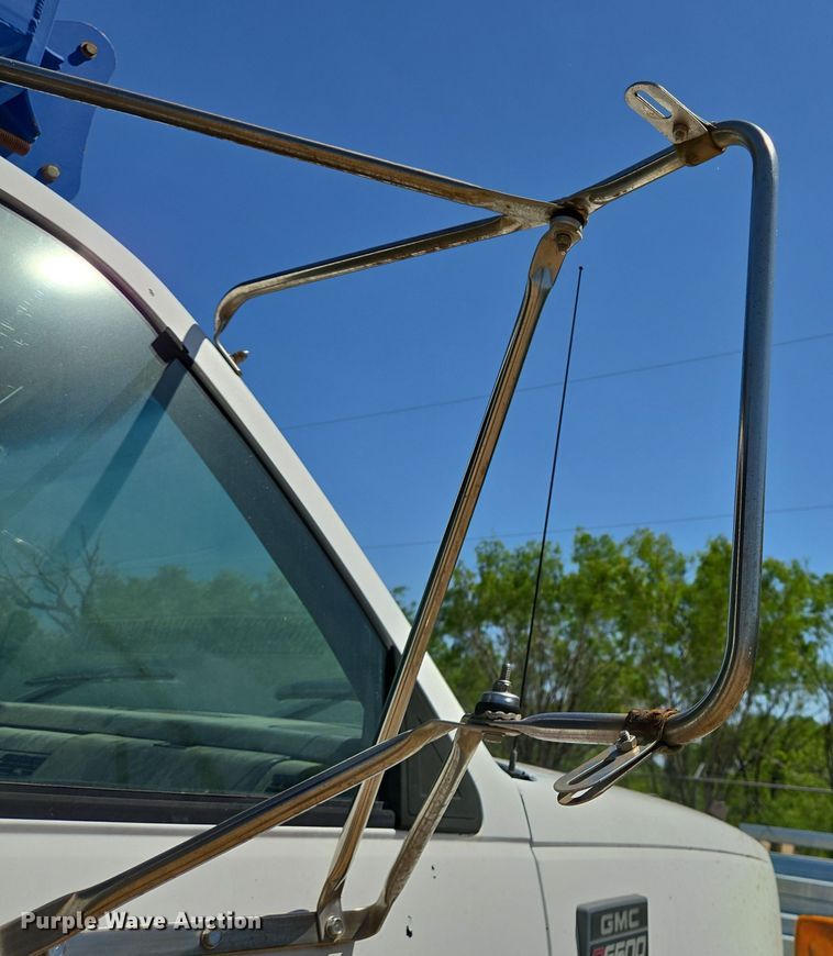 image for item DT4800 1999 GMC C6500 pressure digger truck