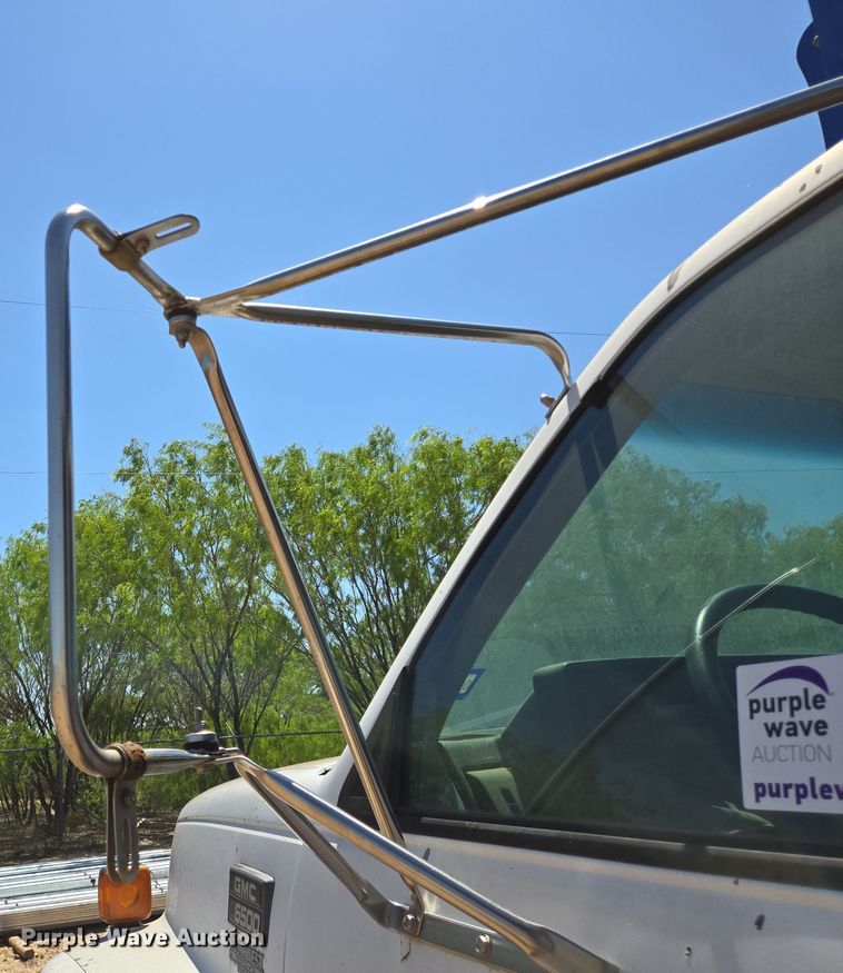 image for item DT4800 1999 GMC C6500 pressure digger truck