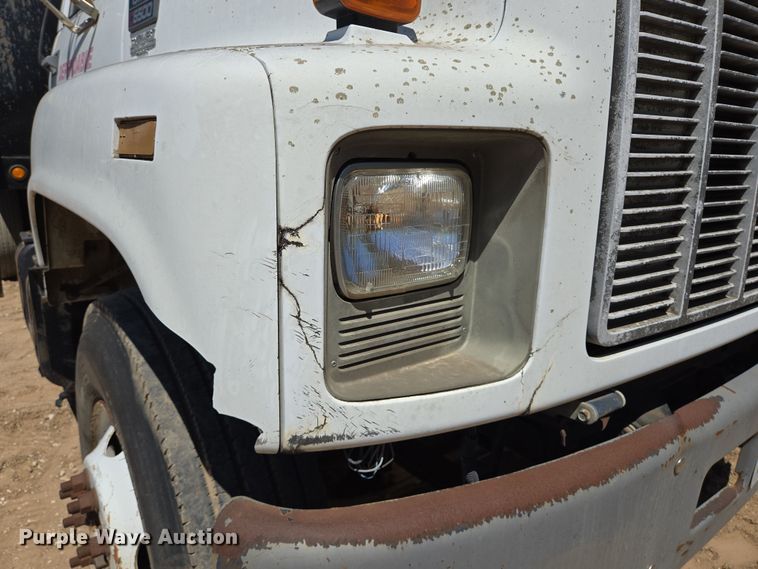 image for item DT4800 1999 GMC C6500 pressure digger truck