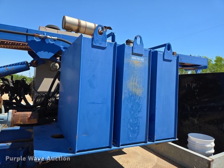 image for item DT4800 1999 GMC C6500 pressure digger truck