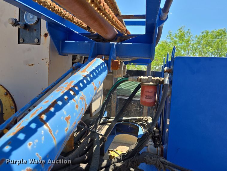 image for item DT4800 1999 GMC C6500 pressure digger truck