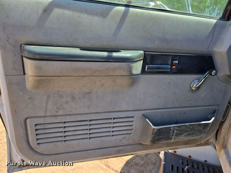 image for item DT4800 1999 GMC C6500 pressure digger truck