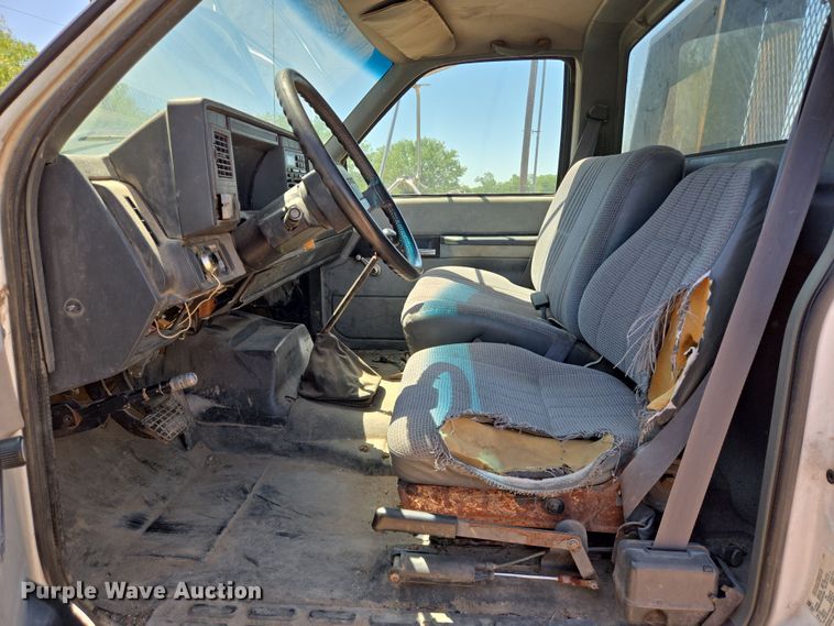 image for item DT4800 1999 GMC C6500 pressure digger truck