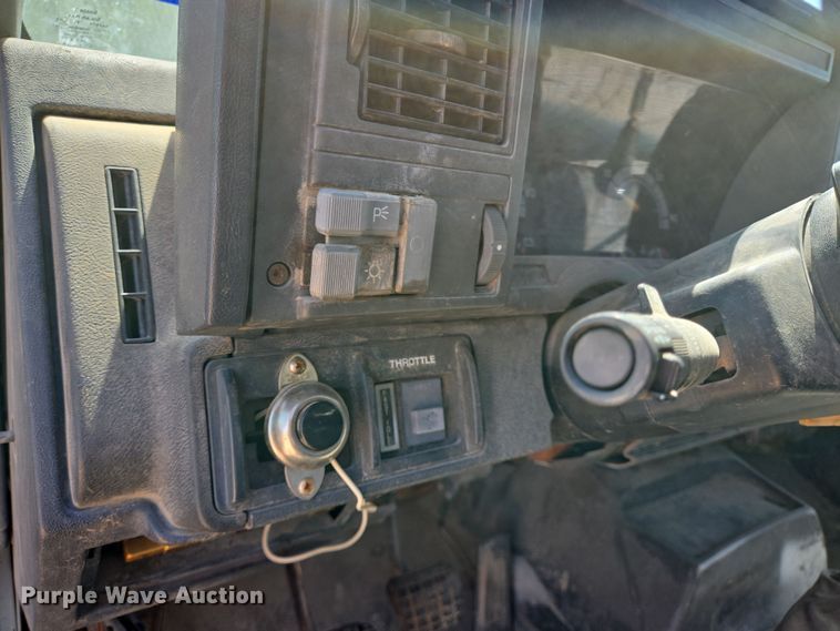 image for item DT4800 1999 GMC C6500 pressure digger truck