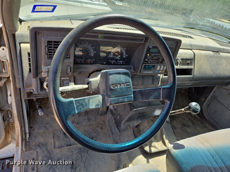 image for item DT4800 1999 GMC C6500 pressure digger truck