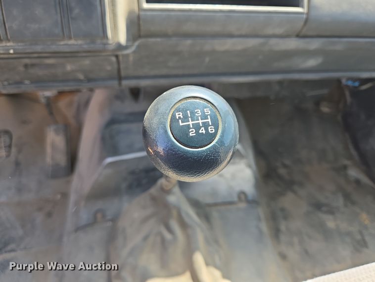 image for item DT4800 1999 GMC C6500 pressure digger truck