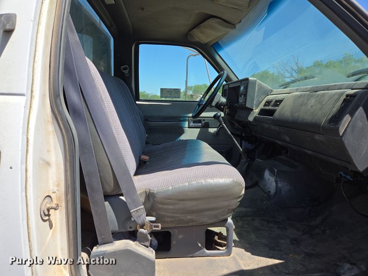 image for item DT4800 1999 GMC C6500 pressure digger truck