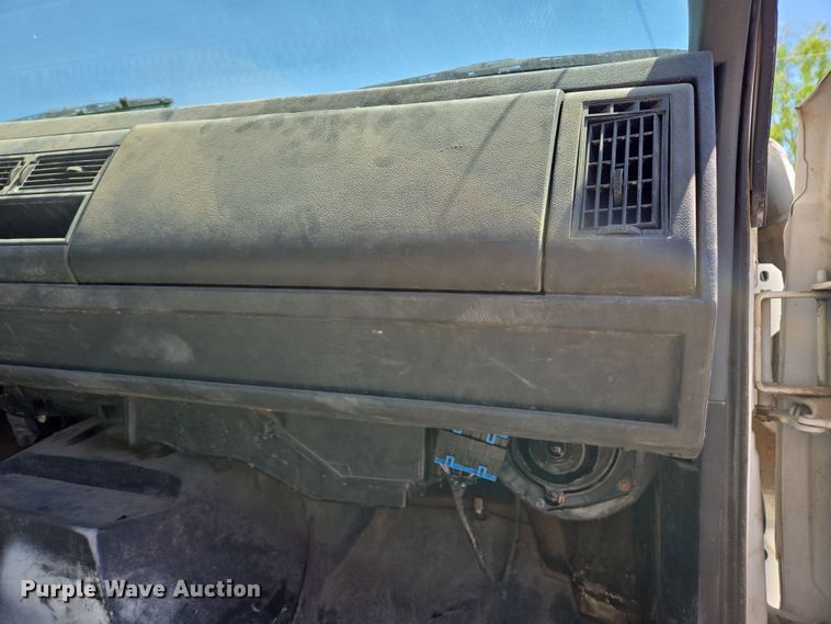 image for item DT4800 1999 GMC C6500 pressure digger truck