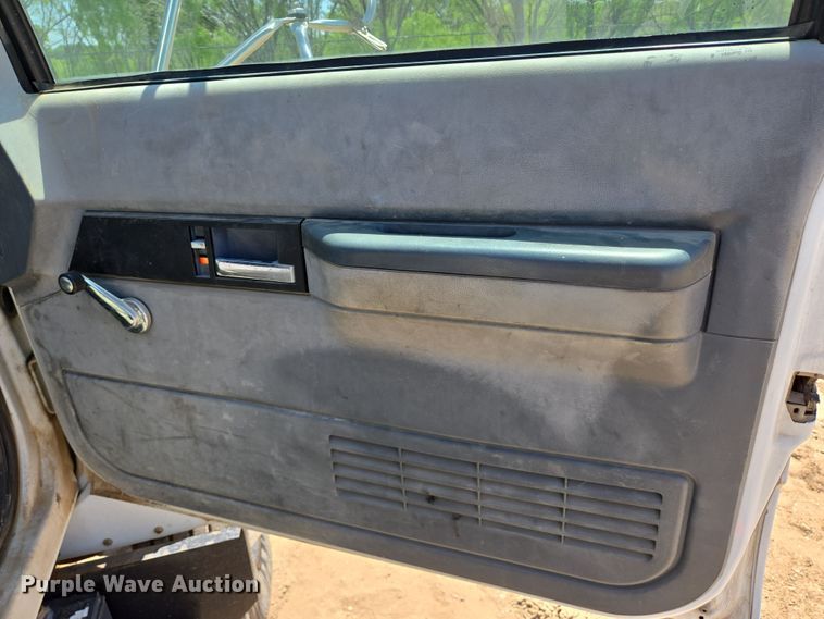 image for item DT4800 1999 GMC C6500 pressure digger truck